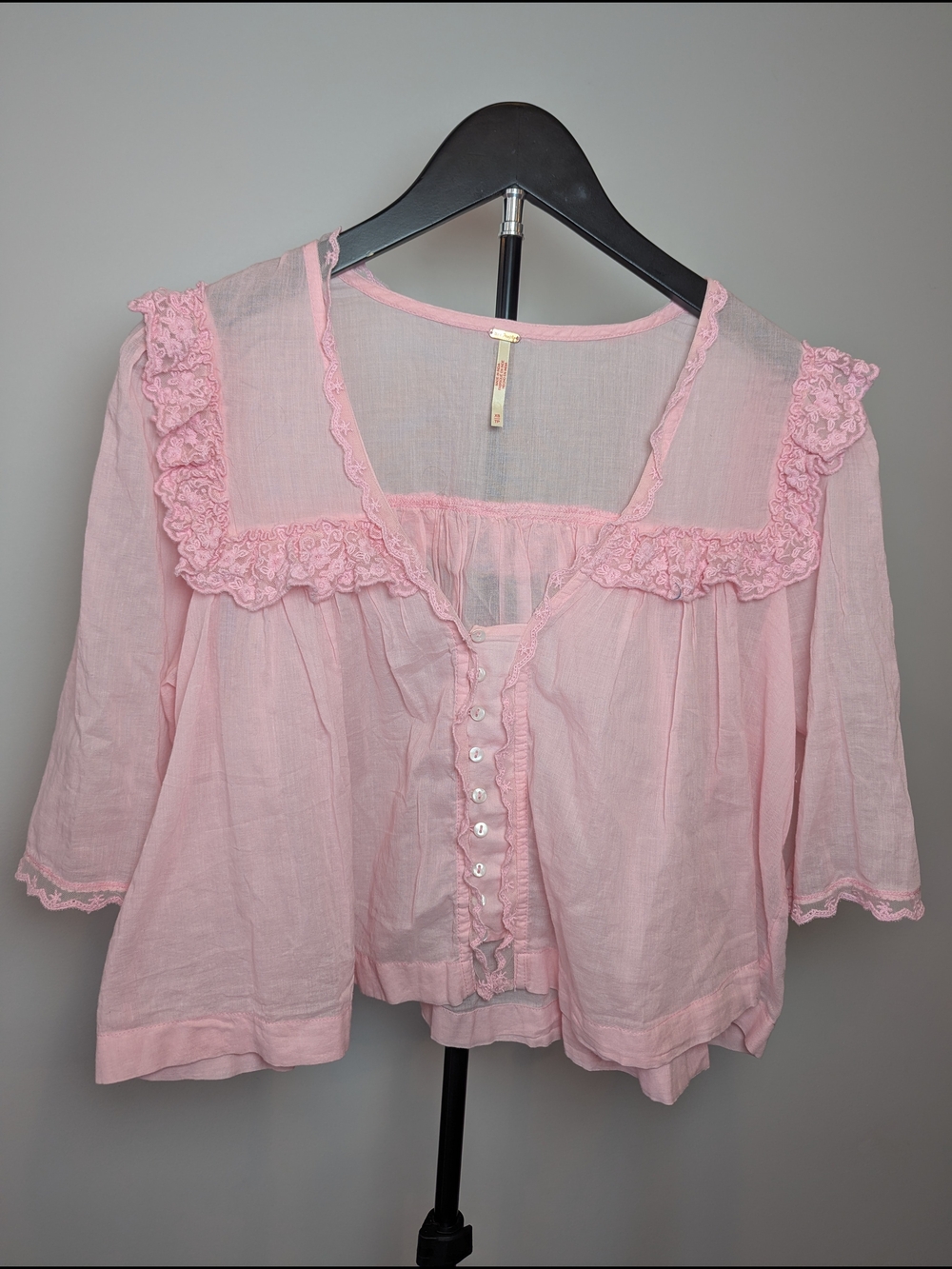 Free People Women's Size XS Luna Top Blush Lace V-Neck Blouse Cropped Whimsical
